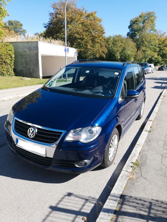 VW Touran 261.000 km 1.990 € Adelshofen 82276