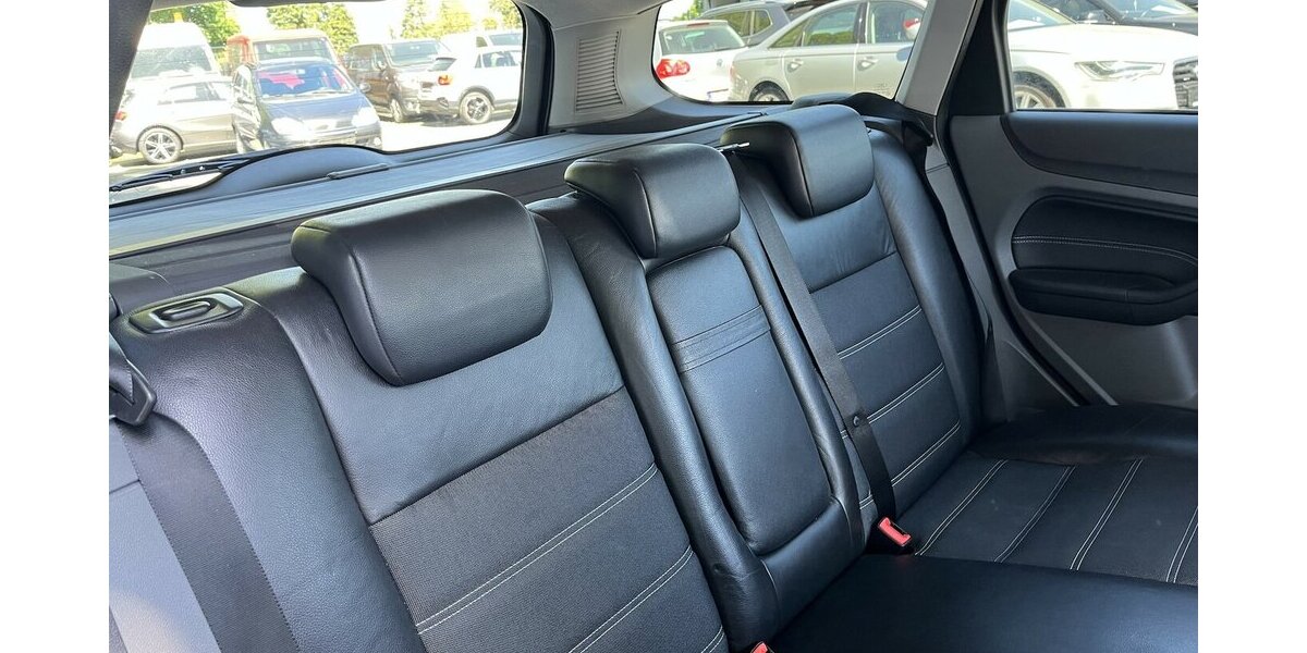 Ford Focus Titanium / LPG / Sitzheizung / Xenon / AHK 299.000 km 2.900 &euro; Mönchengladbach 41066