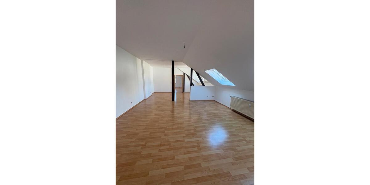 Dachgeschoßwohnung Erfurt - 5 Zimmer, 196 m&sup2;, 2.156&euro; | Angebot:26264396