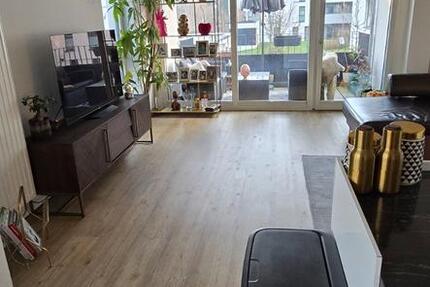 Südstadt Frauen WG, vollmöbliert, Balkon, Fahrstuhl,Neubau