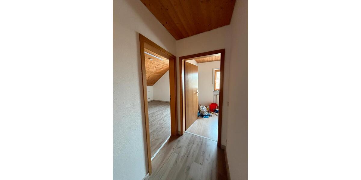 Dachgeschoßwohnung Burgkirchen an der Alz - 5 Zimmer, 100 m&sup2;, 850&euro; | Angebot:25512594