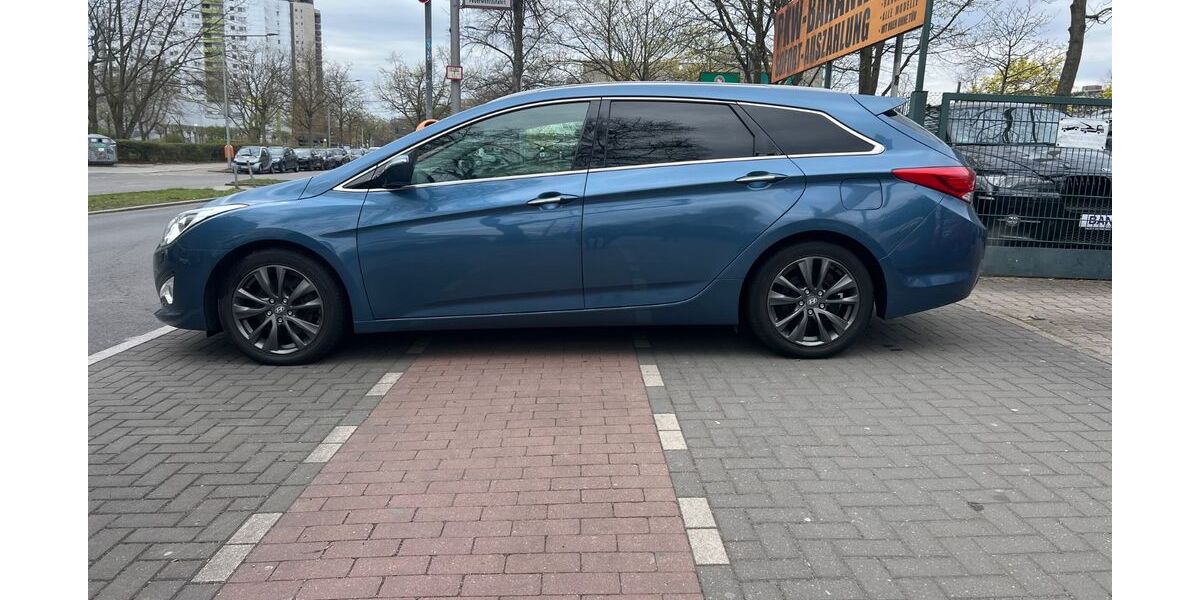 Hyundai i40 155.000 km 9.990 &euro; Berlin 12353