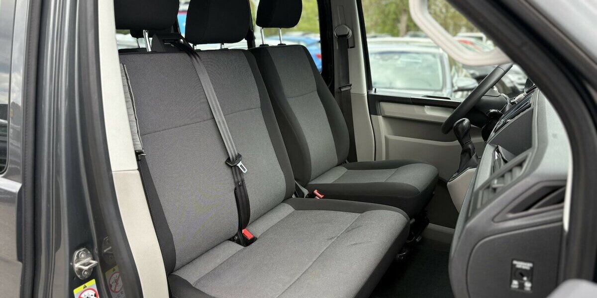 VW T6 Transporter Kasten 9-SITZER/AHK/NAVI/KAMERA 114.224 km 24.900 &euro; Villingen-Schwenningen 78054