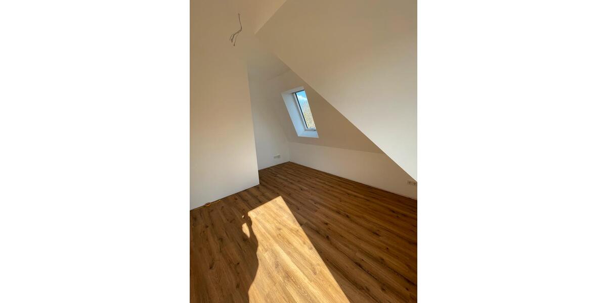 Dachgeschoßwohnung Neuenhagen bei Berlin - 4 Zimmer, 80 m&sup2;, 1.870&euro; | Angebot:26378690