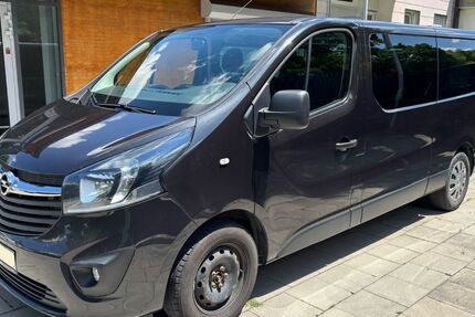 Opel Vivaro 172.000 km 14.990 &euro; München 81825