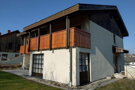 Sofort beziehbare und neu renovierte 2 Zimmer-Wohnung mit großem Balkon und Stellplatz in ruhiger, zentraler Wohnlage