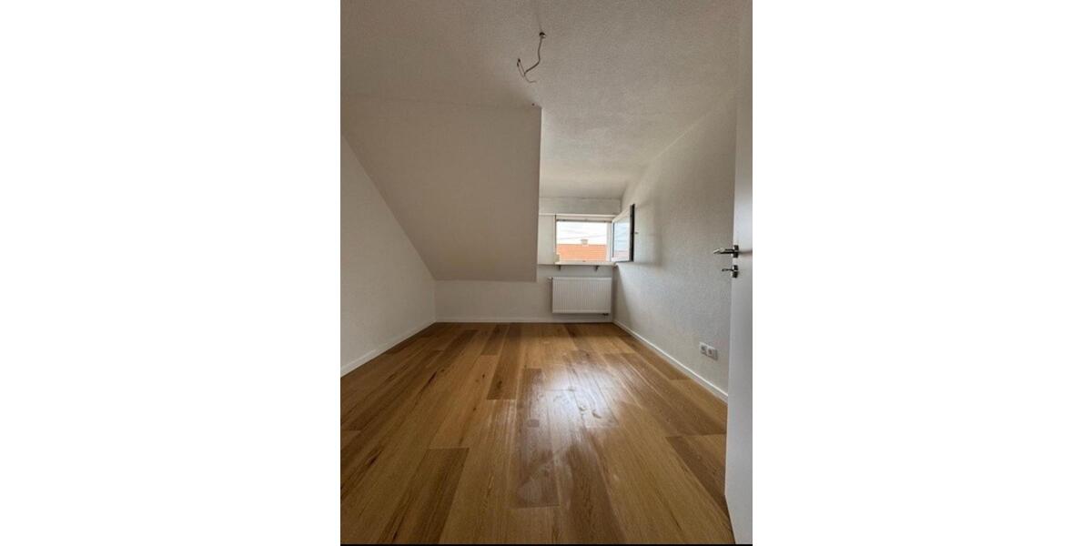 Dachgeschoßwohnung Karlsruhe Neureut - 4 Zimmer, 70 m&sup2;, 1.300&euro; | Angebot:26026661