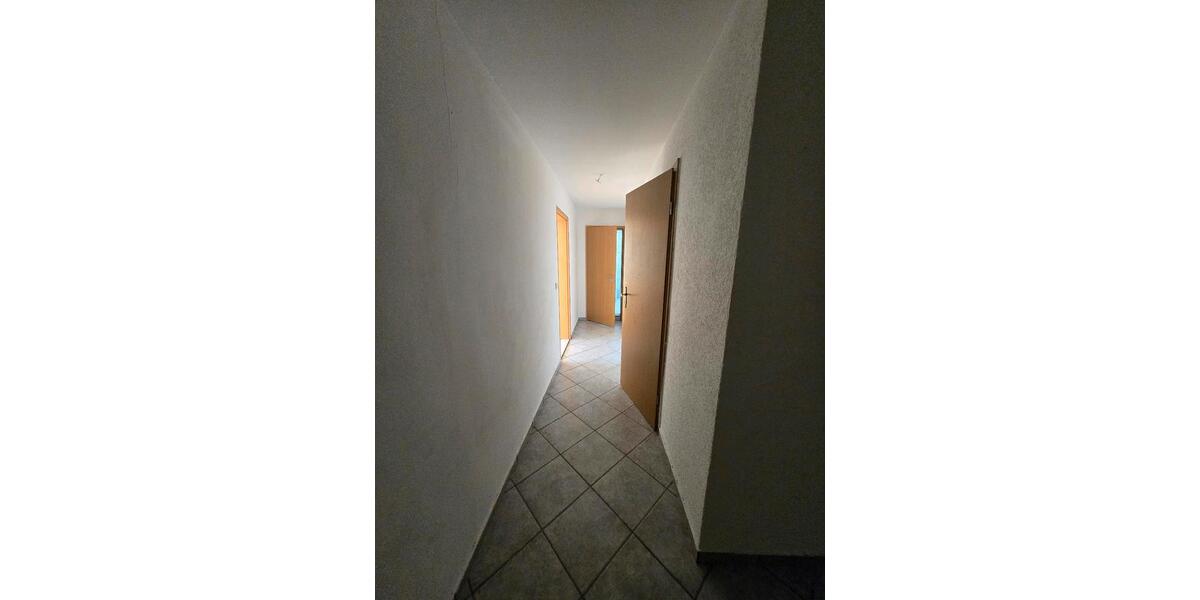 Dachgeschoßwohnung Meerane - 3 Zimmer, 75 m&sup2;, 354&euro; | Angebot:26413675