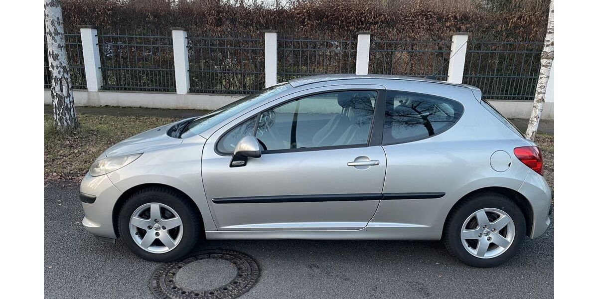 Peugeot 207 68.000 km 3.000 &euro; Köln 51107