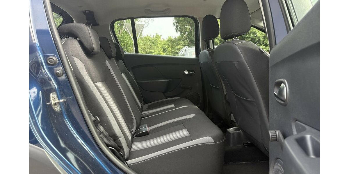 Dacia Sandero Stepway Celebration NAVIGATION/TEMPOMAT 29.280 km 8.900 &euro; Villingen-Schwenningen 78054