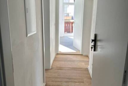 Helle 2 Zimmer, Küche, Bad, Terrassen Wohnung mit kleinem Gartenanteil