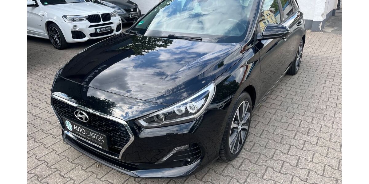 Hyundai i30 157.000 km 11.990 &euro; Paderborn 33098