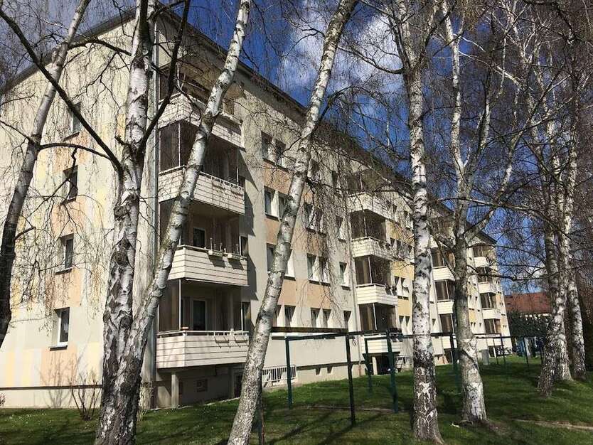 Wohnung zum Mieten in Hermsdorf 310 € 54.54 m²