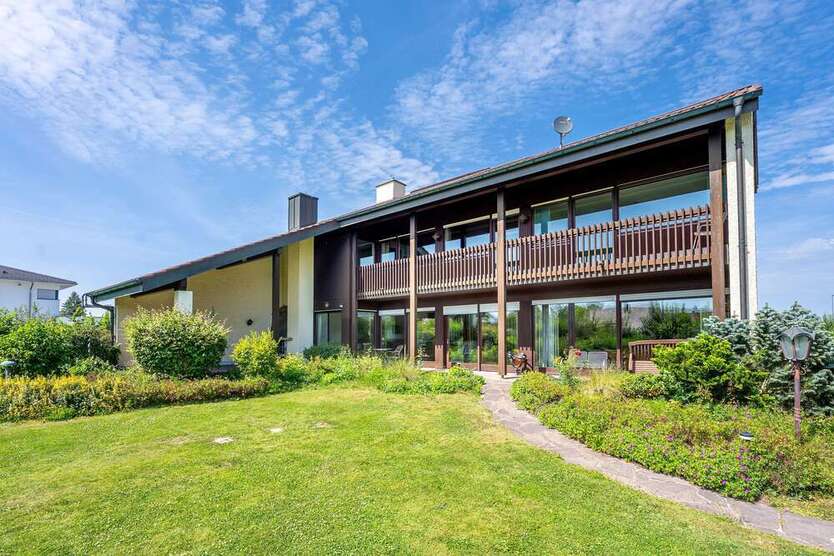 Haus zum Kaufen in Aiterhofen 879.000 € 287.22 m²