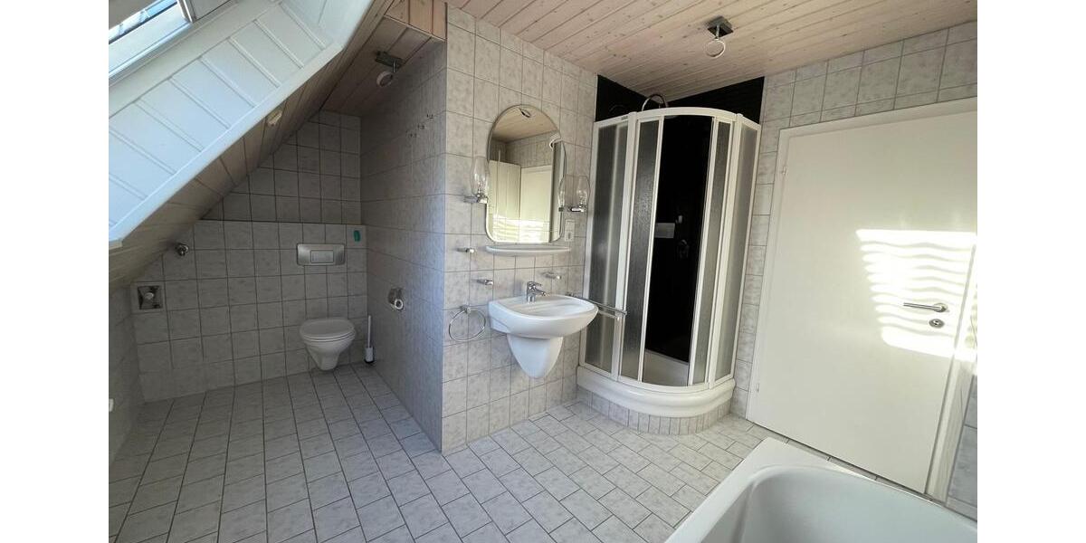 Dachgeschoßwohnung Eberbach - 2.5 Zimmer, 99 m&sup2;, 199.000&euro; | Angebot:26705696