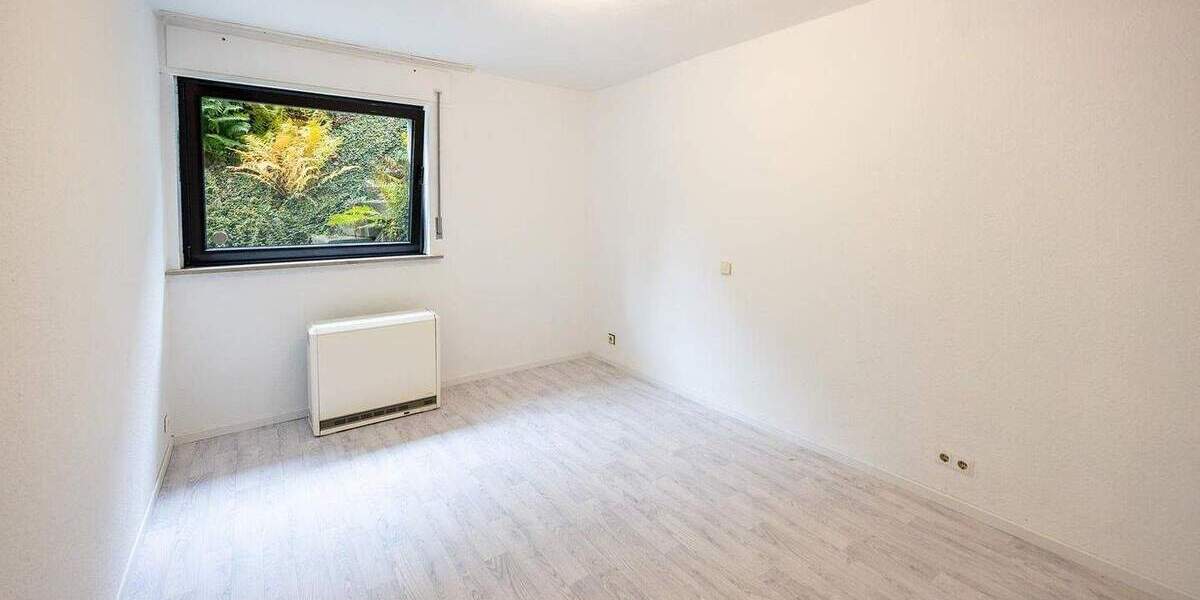 Winkelbungalow mit Einlieger, Doppelgarage, Photovoltaik und schönem Garten 6 zimmer