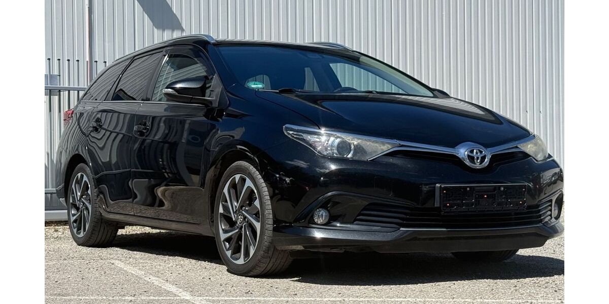 Toyota Auris 159.000 km 7.990 &euro; Reutlingen 72766