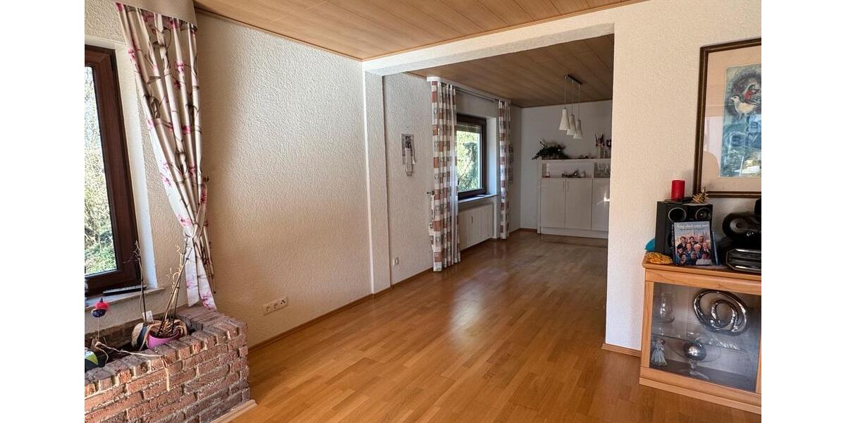 Etagenwohnung Bad Camberg - 4.5 Zimmer, 148 m&sup2;, 1.390&euro; | Angebot:25301692