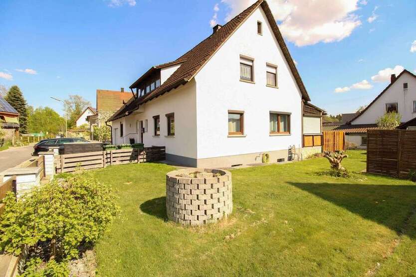 Haus zum Kaufen in Bodenwöhr 349.000 € 250 m²