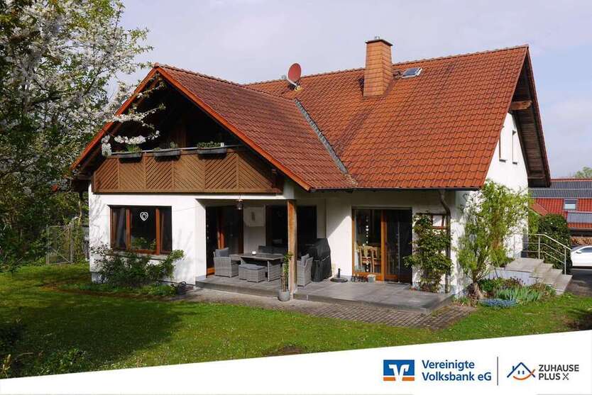 Haus zum Kaufen in Nieheim 350.000 € 208 m²