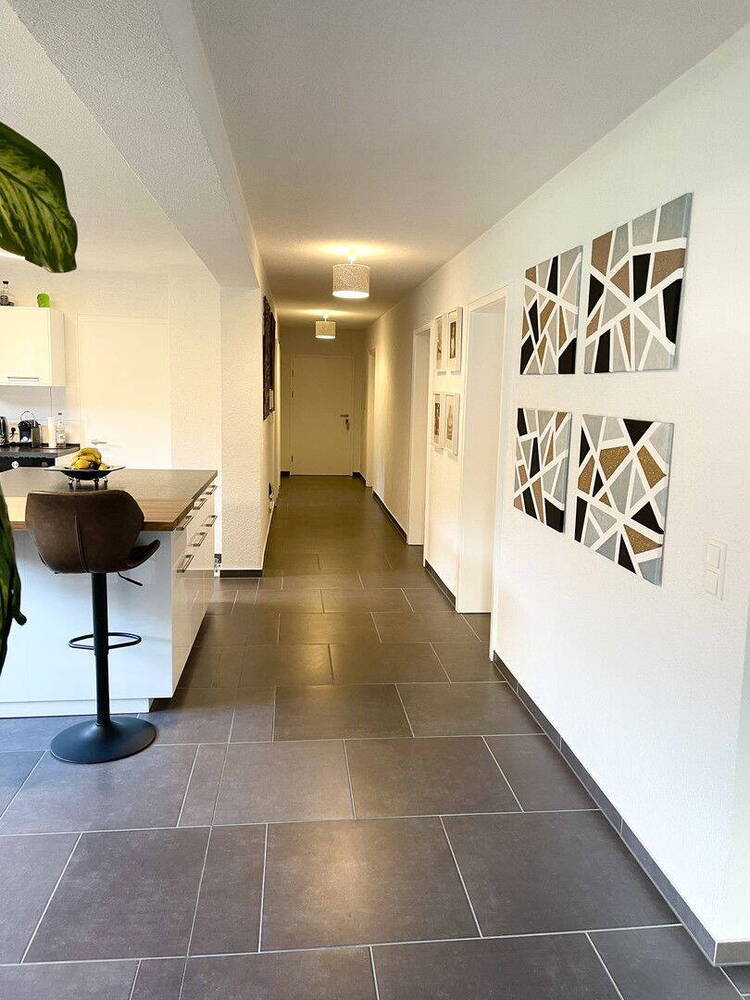Stilvolle, geräumige und sanierte 4,5-Zimmer-Wohnung mit Balkon und Aussicht auf den Schwarzwald