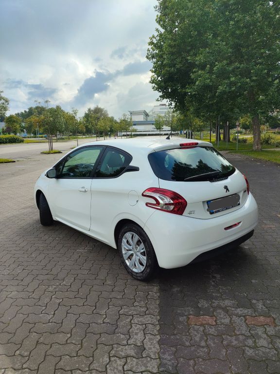 Peugeot 208 95.000 km 4.555 € Stade 21682