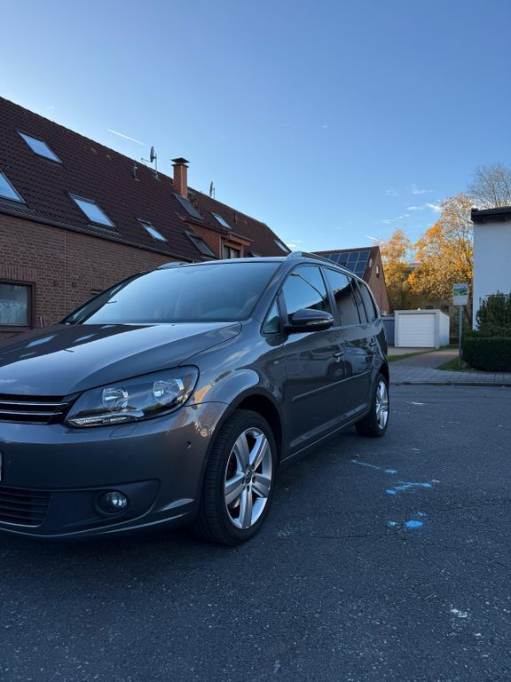 VW Touran 207.000 km 10.800 € Wuppertal 42113