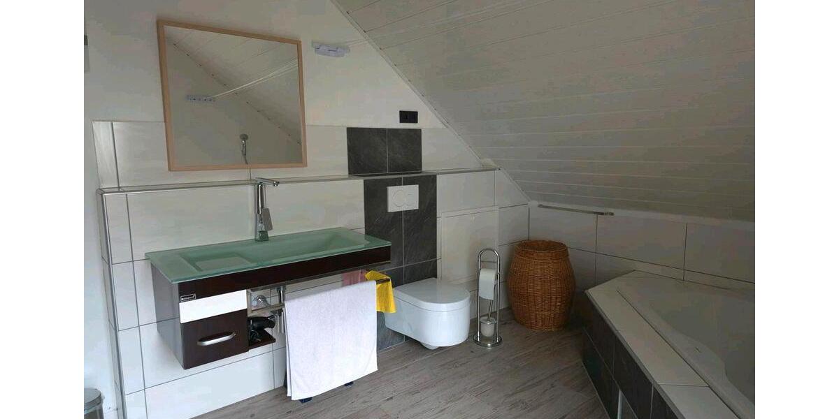 Einfamilienhaus Wächtersbach - 7 Zimmer, 260 m&sup2;, 2.400&euro; | Angebot:26359348