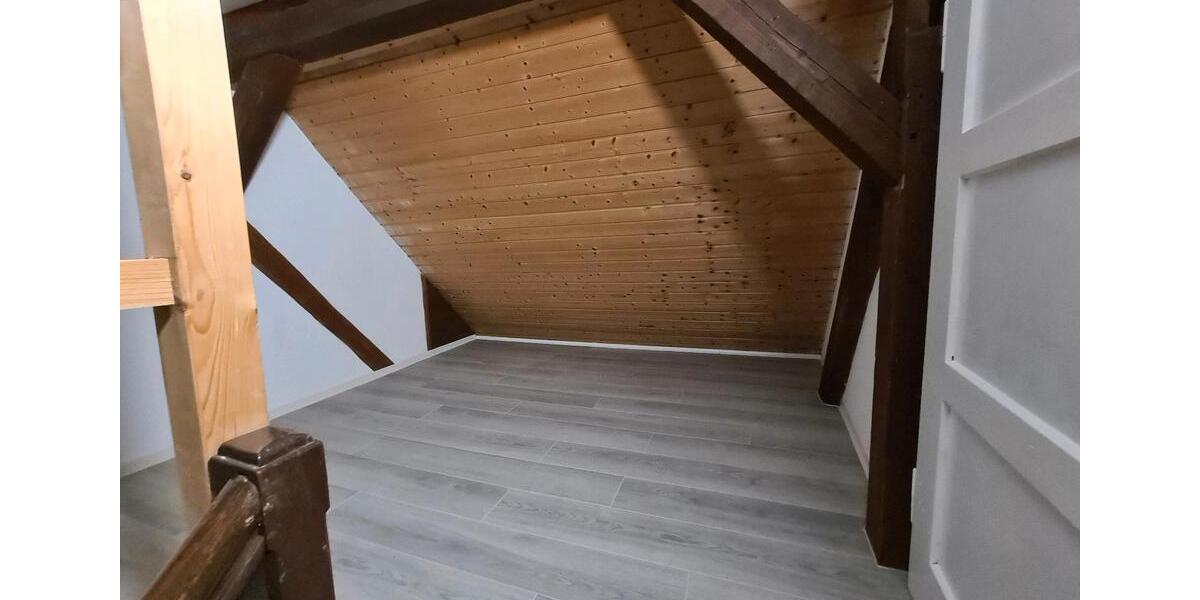 Etagenwohnung Markt Nordheim - 5 Zimmer, 150 m&sup2;, 1.150&euro; | Angebot:26609476