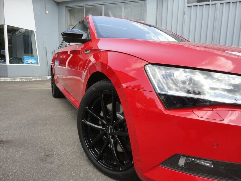 Superb Sportline4x4 Navi PanoSdach BiXenon Leder