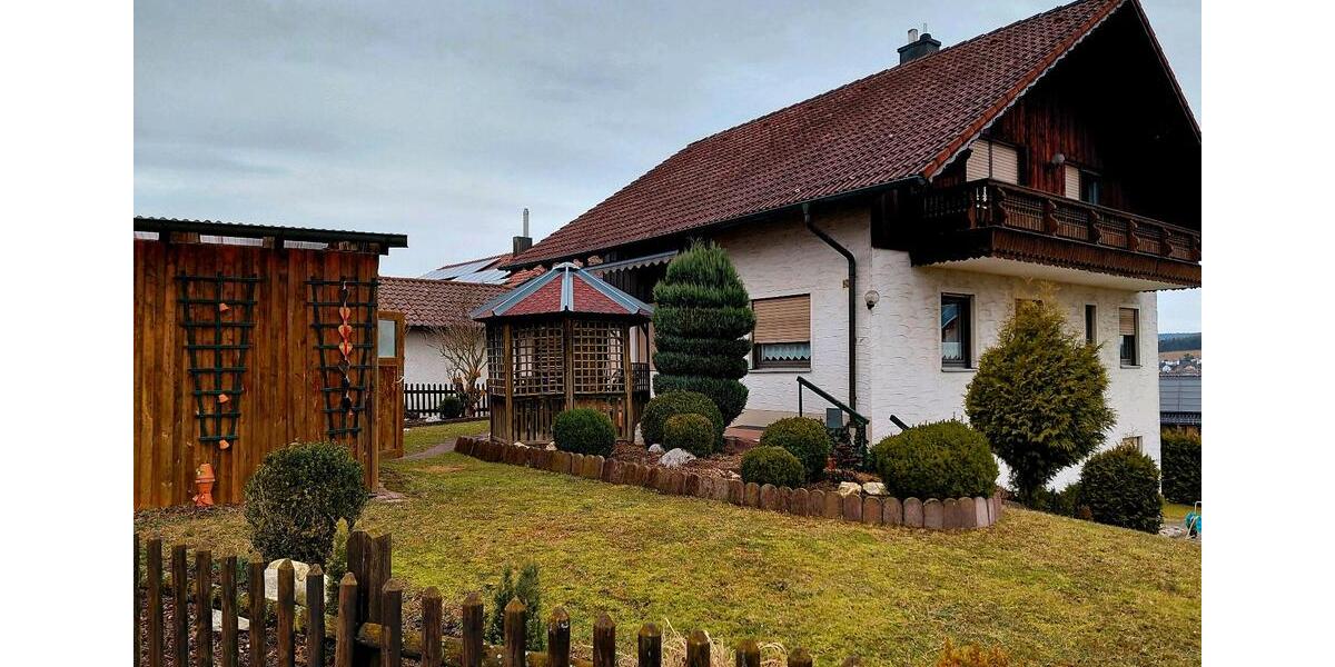 Einfamilienhaus Roding - 10 Zimmer, 180 m&sup2;, 1.300&euro; | Angebot:25126418