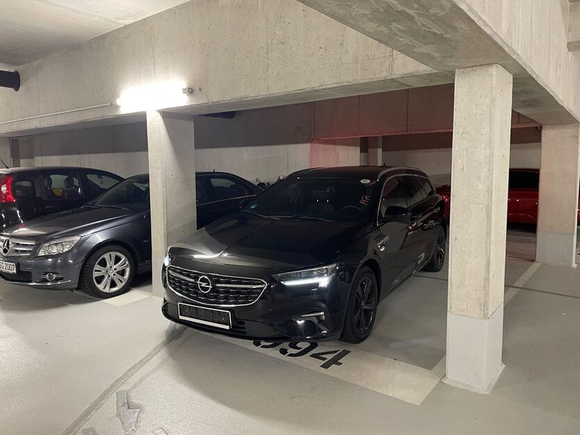 Opel Insignia 107.000 km 14.100 € Nürnberg 90459