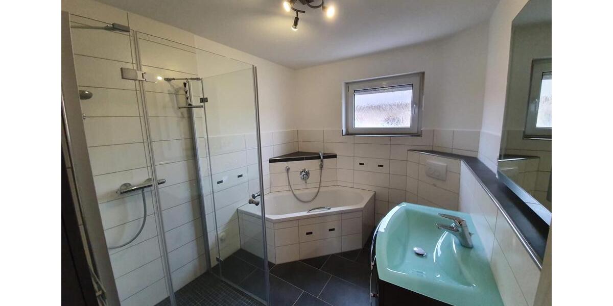 Etagenwohnung Bergrheinfeld - 4 Zimmer, 125 m&sup2;, 1.000&euro; | Angebot:26267710