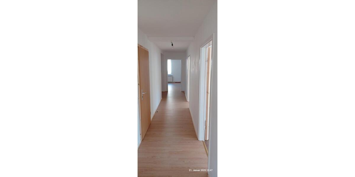 Dachgeschoßwohnung Delligsen - 5 Zimmer, 135 m&sup2;, 650&euro; | Angebot:26059378