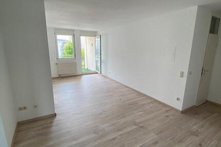 Helle 2-Zimmer Wohnung mit Balkon inkl. Küche und Stellplatz