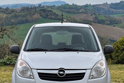 Opel Agila 98.000 km 2.890 &euro; Frankfurt am Main 60596