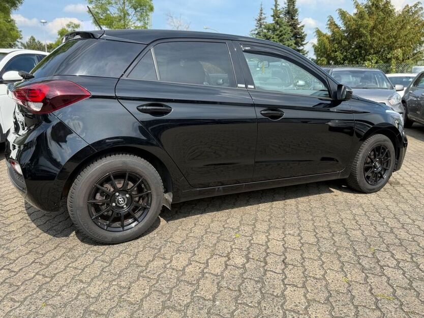 i20