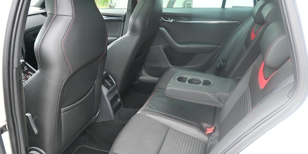 Skoda Octavia 2.0 TSI RS combi DSG Navi Leder Pano Alu 165.000 km 13.300 &euro; Seevetal - Hittfeld 21218