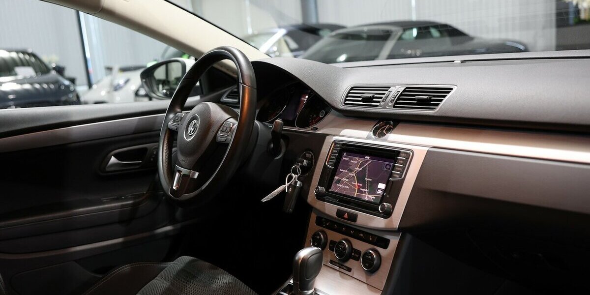 VW CC 1.4 TSI DSG SPORTLINE WHITE / XENON / NAVI+ 92.000 km 15.991 &euro; Hamm 59077