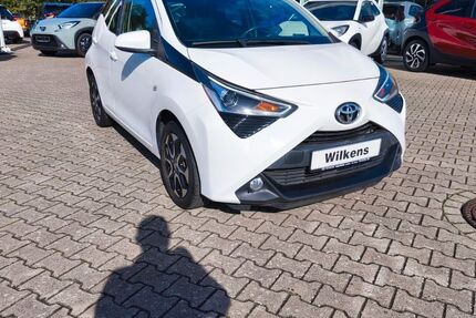 Toyota Aygo (X) 23.000 km 14.300 &euro; Lohne 49393