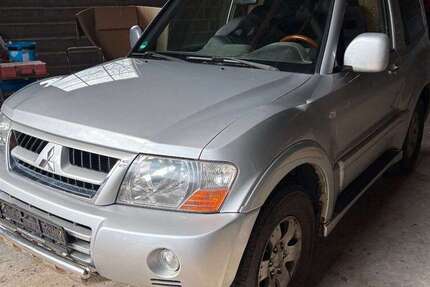 Mitsubishi Pajero 215.000 km 3.200 &euro; Velburg / Dantersdorf 92355