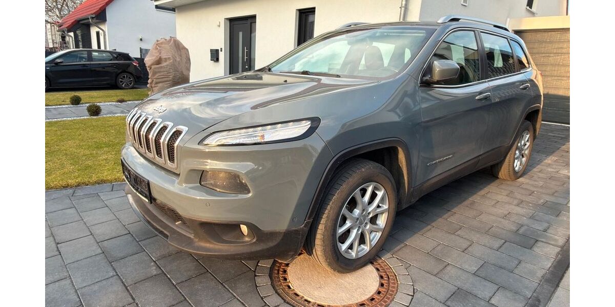 Jeep Cherokee 180.000 km 9.900 &euro; Dortmund 44147
