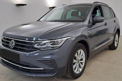 VW Tiguan 68.000 km 22.970 &euro; Hennigsdorf bei Berlin 16761