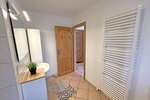 Attraktive, moderne Dachgeschoßwohnung mit 4 Zimmern, teilüberdachter Terrasse und 2 Garagen