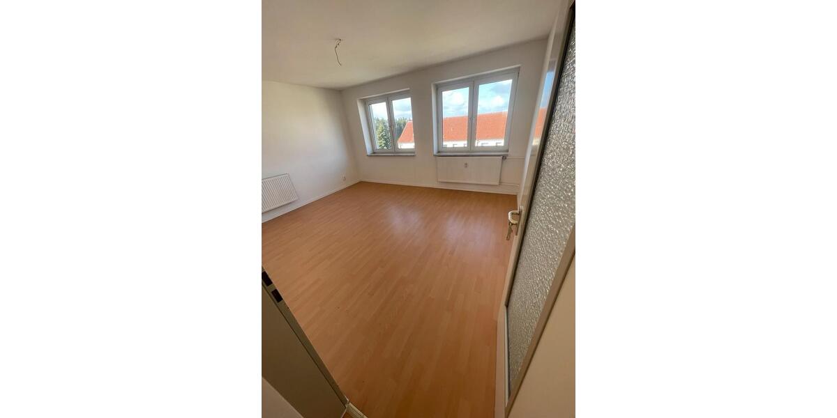 Etagenwohnung Arneburg - 4 Zimmer, 83 m&sup2;, 360&euro; | Angebot:25918655