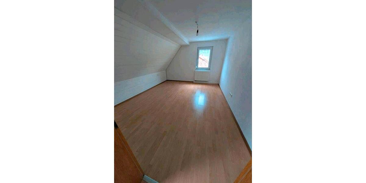 Etagenwohnung Lenningen - 7 Zimmer, 147 m&sup2;, 1.499&euro; | Angebot:26581342