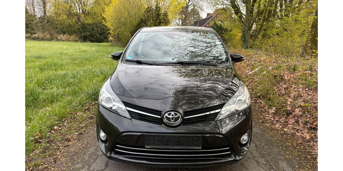 Toyota Verso 124.040 km 7.599 &euro; Nottuln 48301