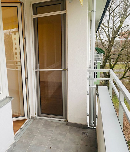 2 Zimmer Wohnung - kernsaniert - inkl. neuer Einbauküche - 1- Schwaig Bei Nürnberg Nürnberg | Angebot:24808426