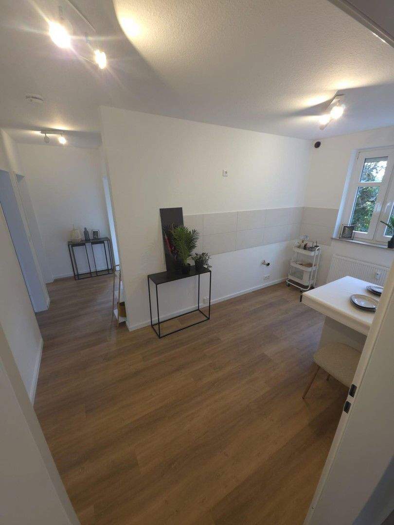 Frisch renoviert und sofort bezugsfertig- 4-Zimmer-Wohnung mit Terrasse 4 zimmer