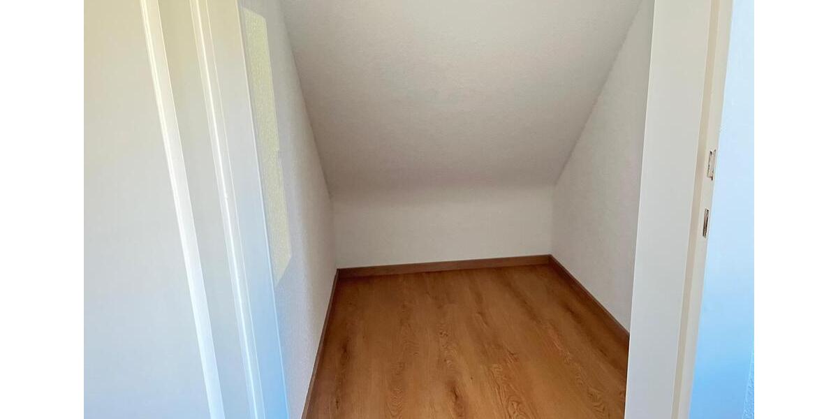 Dachgeschoßwohnung Albstadt - 3 Zimmer, 66 m&sup2;, 640&euro; | Angebot:26058916
